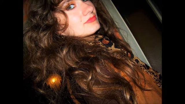 Ewa śpiewa 'Vente Pa'Ca' (Ricky Martin cover) смотреть онлайн