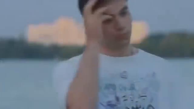 Девушка читает реп про жизнь 360p смотреть онлайн