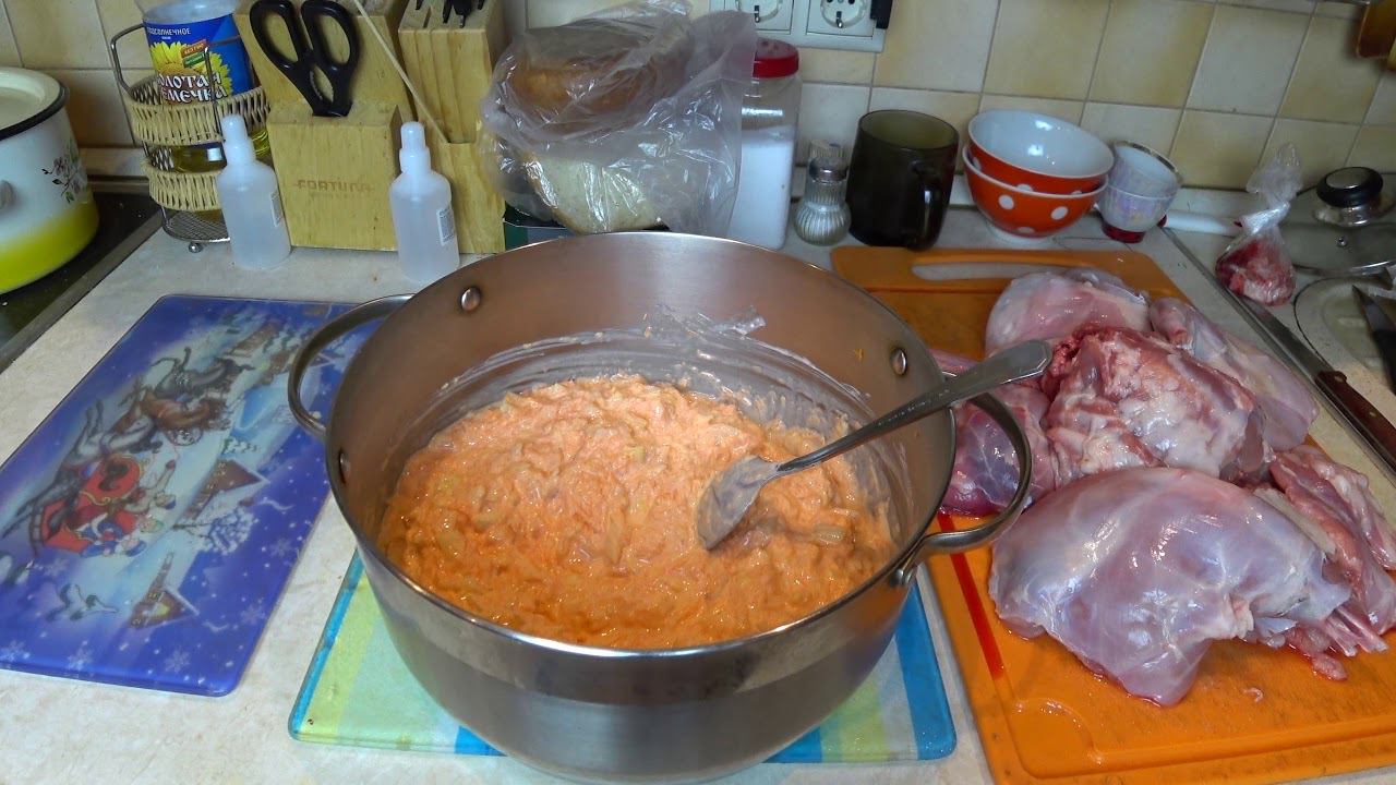 КРОЛИК ТУШЕНЫЙ В СМЕТАНЕ
