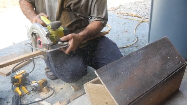 Был воскресный день. Делаем кормушку для птиц. смотреть онлайн