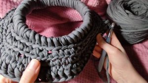 Вяжу домик для котика. Ужасная трикотажная пряжа