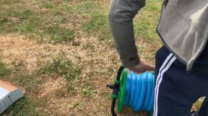 Прячем поливные шланги на зиму на катушках для шлангов