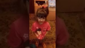 Девочка ругается на маму