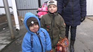 Полицейские ЛНР и итальянские общественники поздравили с Новым годом детей из Кременной