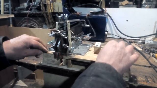 Супер навороченное приспособление для сварки проволоки встык. Сварка 2мм проволоки смотреть онлайн