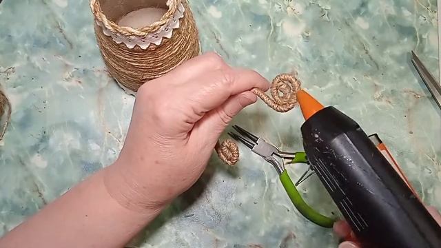 Красота из пластиковой бутылки и джутовой нити. Ваза своими руками. смотреть онлайн