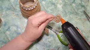 Красота из пластиковой бутылки и джутовой нити. Ваза своими руками.
