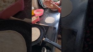 Roti recipe-indian bread preparation. Приготовление индийского хлеба роти