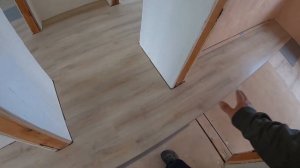 Ламинат без порогов. Ламинат в одиночку. Монтаж напольного плинтуса. Каркасный дом своими руками ч4