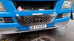 Монтаж накладок на решетку радиатора MAN TGX Evro 5
