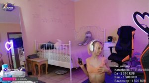 Карейка Даша танцует под THRILL PILL - Грустная песня | Твич Дичь ?