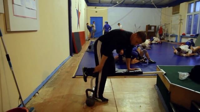 Борцовский комплекс упражнений с гирей на все мышцы тела смотреть онлайн