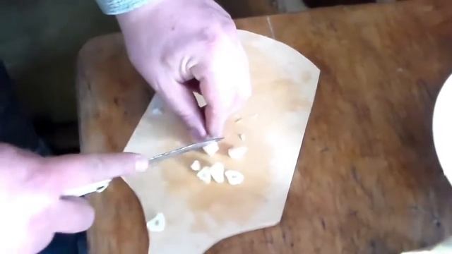 Шурпа в казане из свиных рёбер на костре.