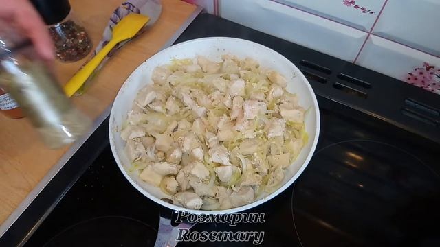 Курица с луком и фасолью. Быстрый сытный ужин. Chicken with onions and beans.