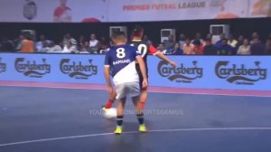 СМОТРИ КАК РОНАЛДИНЬО УНИЧТОЖАЕТ В ФУТЗАЛ!