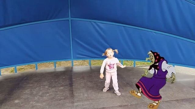 Маша на детской железной дороге