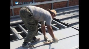 Ручной кровельный инструмент для закрытия двойного стоячего фальца