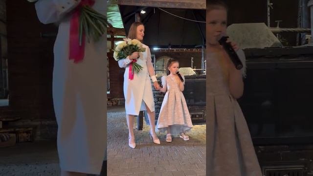Внучка поёт для бабушки ❤️