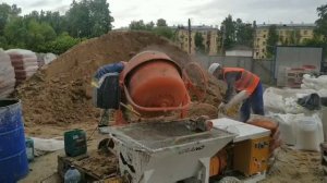 Замешивание раствора для нанесения цементно-песчаной штукатурки механизированным способом