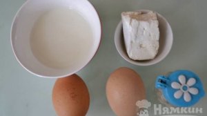 Омлет с творогом на сковородке