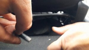 Как снять переднее сиденье на Тойота Аурис