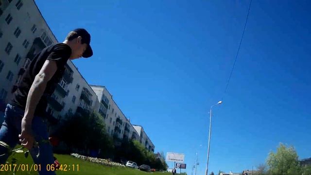 Сделать приятное просто! Дарим цветы девушкам! смотреть онлайн