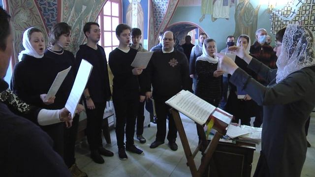 Ансамбль (хор) храма Пресвятой Троицы города Йошкар-Олы. Видеозапись Богослужения.