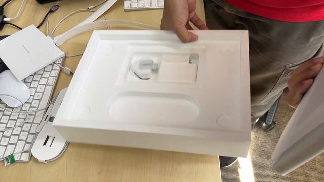 MacBook Pro M2 unboxing