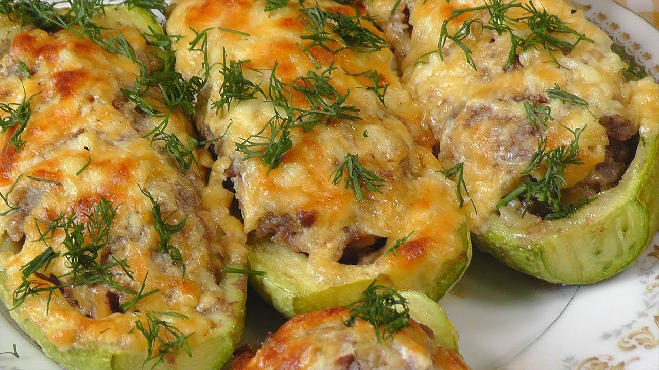 Жульен с курицей в тарталетках. Тарталетки с жульеном. Кабачки цукини с фаршем. Фаршированные цукини с фаршем. Кабачки и грибы запеченные в духовке.