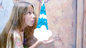 Ami and Viki have fun day in the Museum of illusions