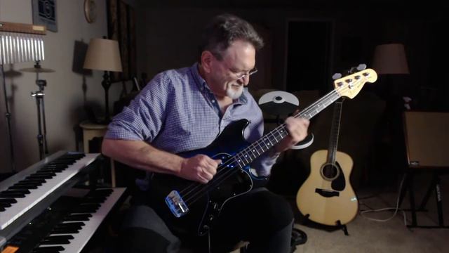 1982 Fender Musicmaster Bass смотреть онлайн