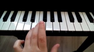 Новогодняя песня на пианино новогодние игрушки.