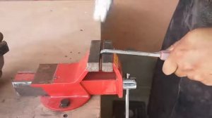 Показываю, как легко менять тротуарную плитку на участке