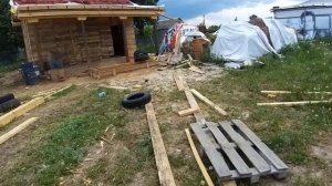 4. Саманная баня. Земляная крыша. Успел до дождя.