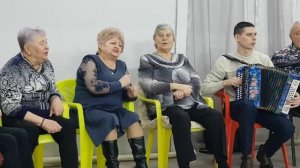 240218 песня Цыгане едут табором живут ходит по бульвару а цыганка базару гармонь поют парк г Орёл