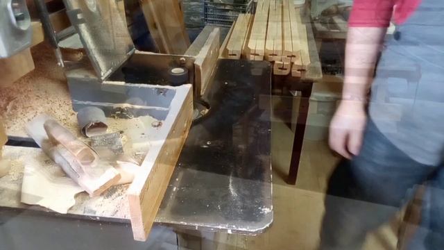 Столярная мастерская в деревенском доме.