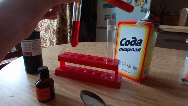 Химический опыт 1  Вода+йод+перекись водорода+сода