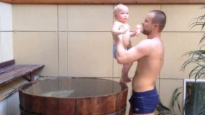 Мариэль после бани окунается в ХОЛОДНУЮ ВОДУ!