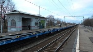 ВЛ10У-1022 с грузовым поездом следует через о.п. Москворецкая