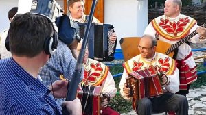Гармонист Сергей Шалимов в Национальной деревне. Саратов, сентябрь 2015 года.