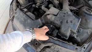 BMW E46 Замена расширительного бачка Взорвался на трассе Пробил колесо