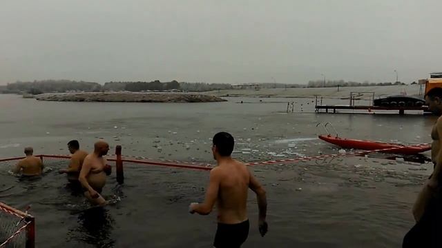 Крещенское купание 2015, Белоруссия, Гродно, озеро Юбилейное смотреть онлайн
