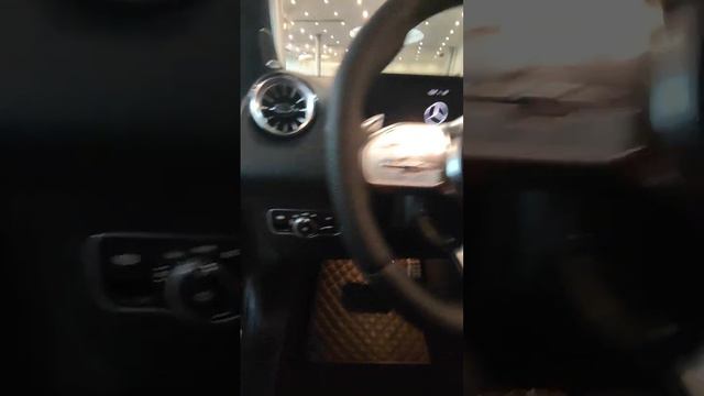 Салон Мерседес в Китае. Mercedes Benz GLB AMG 2023 смотреть онлайн