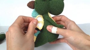 Динозавр крючком. Вязаные игрушки.Вязание для начинающих.Crochet dino.(Урок5 Глазки,пришиваем ножки