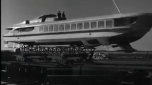25 августа 1957 года в первый рейс отправился советский теплоход «Ракета-1»