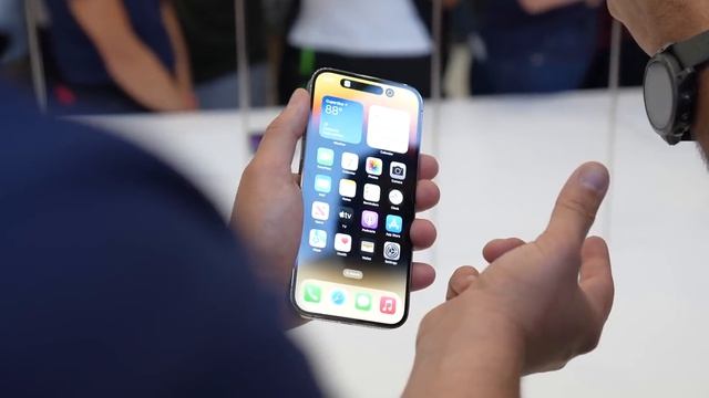 J'ai pris en main les iPhone 14 Pro en avant-première ! смотреть онлайн
