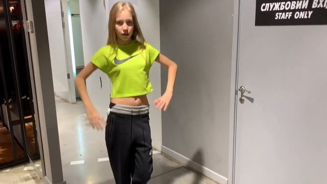 БРОСАЮ ДРОТИК В КАРТУ И ПОКУПАЮ ВСЁ, КУДА ОН ПОПАДЁТ смотреть онлайн