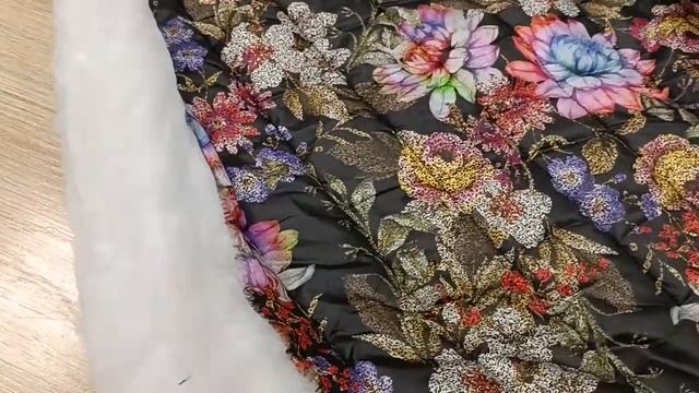 Курточная  стеганная ткань с цветочным рисунком