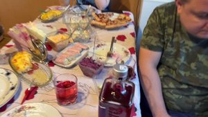 1477 ДЕНЬ РОЖДЕНИЯ СЕРЁЖИ\ДАРИМ МНОГО ПОДАРКОВ\за СТОЛОМ всей СЕМЬЕЙ\ ВЕСЕЛЫЙ ПРАЗДНИК влог