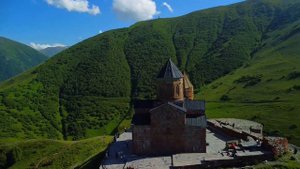 Степанцминда, Казбеги, облет дроном вокруг Церкви святой троицы